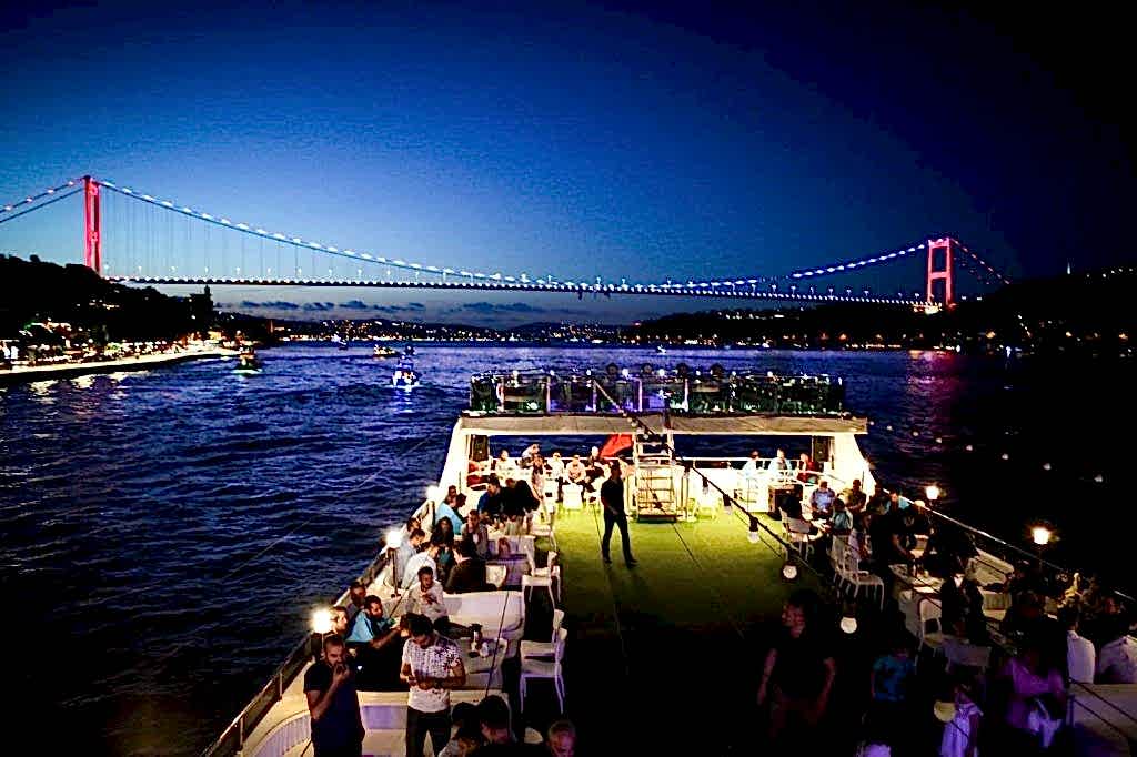Teknede Düğün