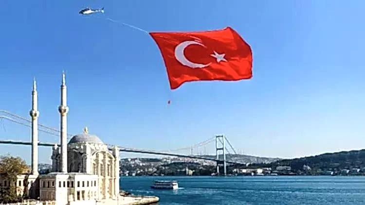 29 Ekim Cumhuriyet Bayramı’nı Bosphorus Tekne Turu ile Kutlayın