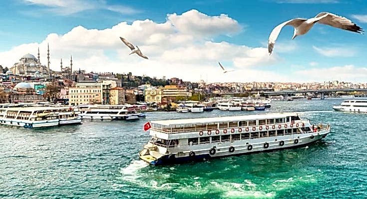 Boğazın Masmavi Sularında Kaybolun: Bosphorus Tekne Turu Deneyimi