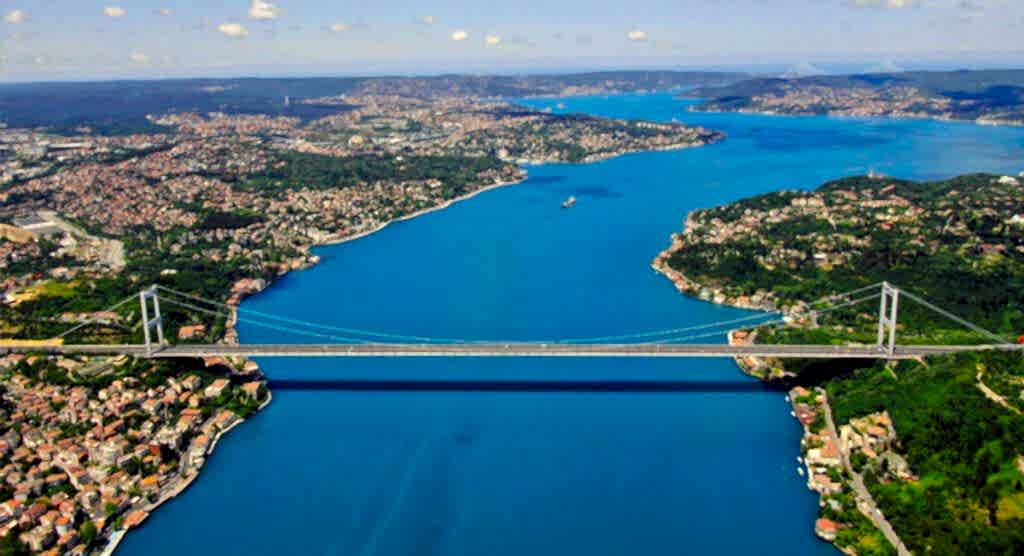 İstanbul’da Tekne Turu: Boğazın Eşsiz Güzelliklerini Keşfetmenin En Keyifli Yolu